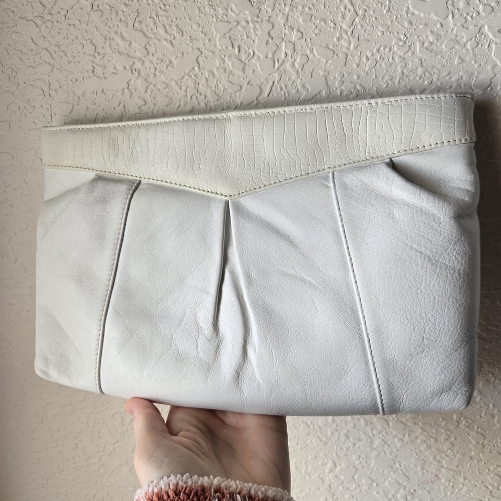 Chic White Leather Vintage Clutch